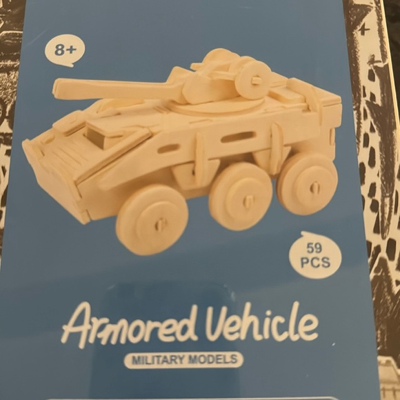 Robotime Wooden Model Kit / Puzzle - Military Vehicle - Armored Vehicle - Picture 3 of 3